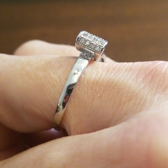 Sterling Silver Bow Ring w/ rhinestones - Picture 3 of 7